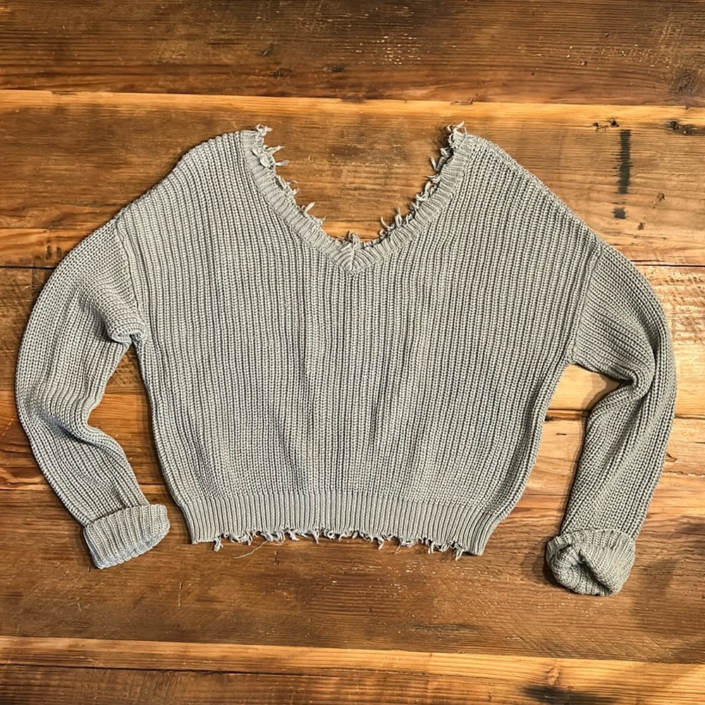 EUC Jessica Simpson woman’s knit distressed sweater. Size XS. Mint green.